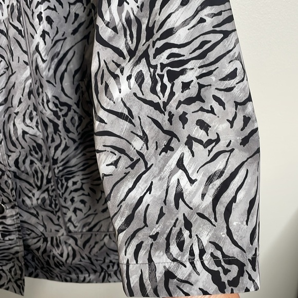 Dennis By Dennis Basso Grey Black Animal Print Rain Jacket Size Medium - Picture 6 of 13